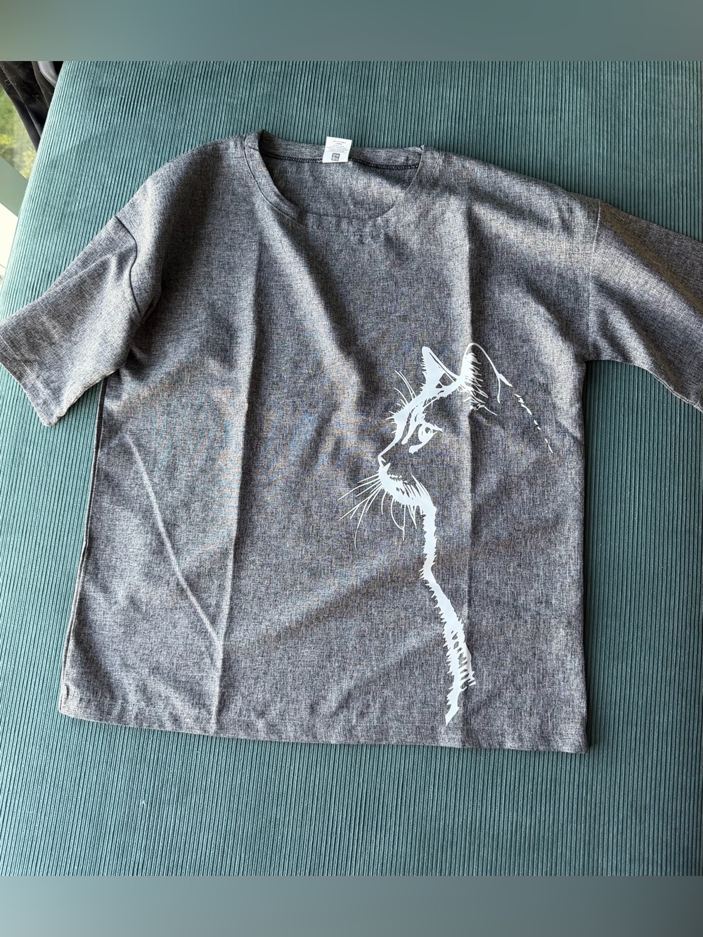 NWOT Tee T-Shirt Casual Cat Kitty Cute Gray Grey S Androgynous Summer Short